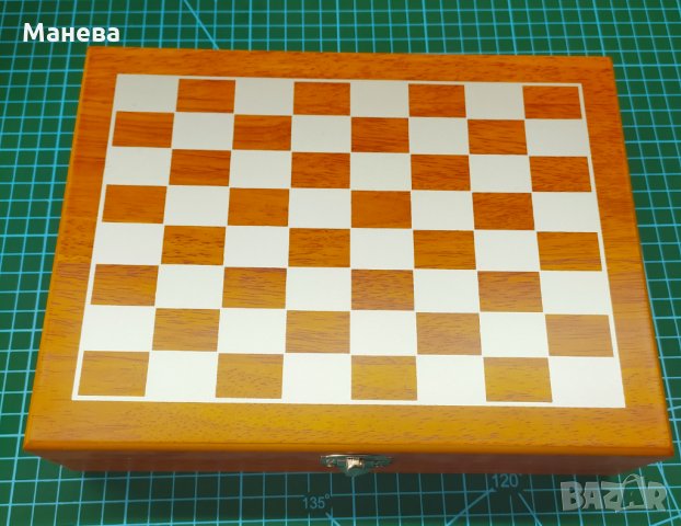 Подаръчен комплект с шах, карти и манерка, снимка 2 - Шах и табла - 33584810