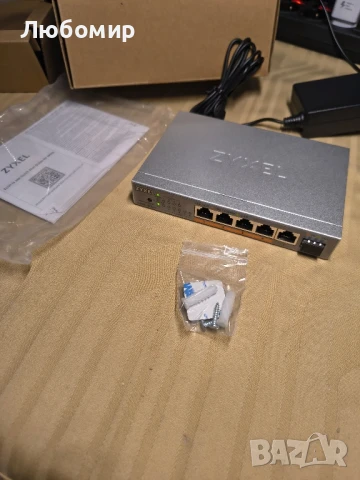 Суич ZyXEL XMG-105HP 5 портов 2,5Gb + 1xSFP+, 4 порта 70W PoE++, неуправляем

, снимка 2 - За дома - 50708754