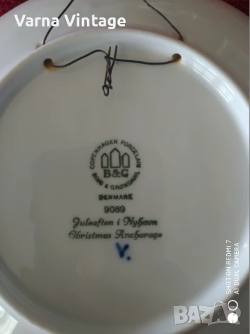 Колекционерска порцеланова чиния Бъдни вечер 1989 г. серия JULEAFTEN. Bing & Grøndahl Дания., снимка 4 - Колекции - 51338267