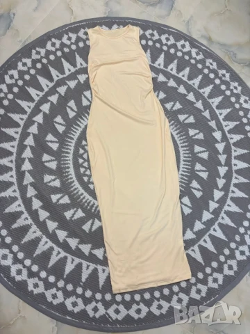 Basic рокля с красив набор на талията 