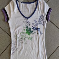 Блуза с нежни цветя и дискретни камъчета, снимка 2 - Тениски - 28446653