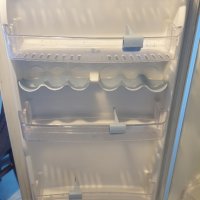 Продавам голям Хладилник WHIRLPOOL ARG 773 с горна камера - NO FROST, снимка 7 - Хладилници - 44015970