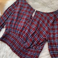 Къса блуза Holister, снимка 2 - Блузи с дълъг ръкав и пуловери - 35367173