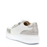 Дамски спортни обувки от естествена кожа в бяло , снимка 3 - Дамски ежедневни обувки - 43212619