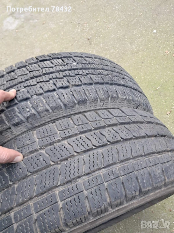 Бусови гума 195/70/15С-2бр -различен граифер, снимка 1