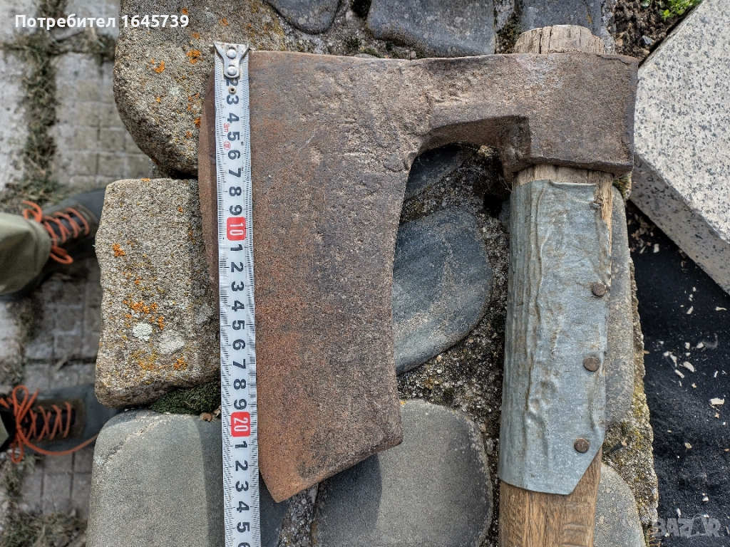 Огромна стара брадва , снимка 1