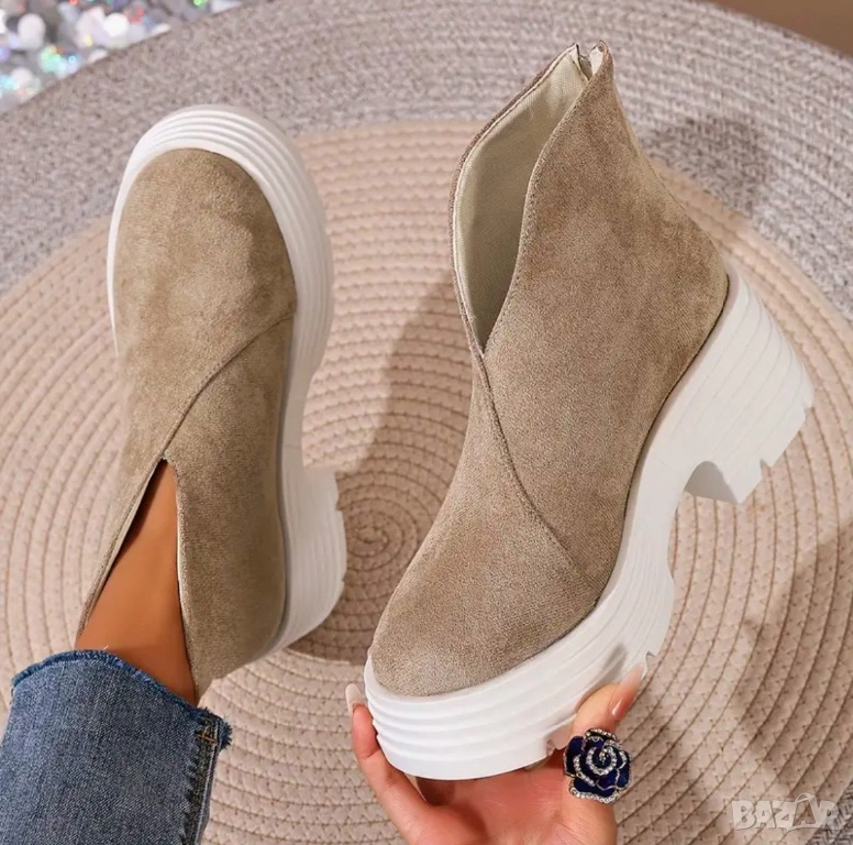 Дамски бежови велурени боти с цип, снимка 1