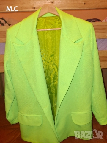 Дамско сако електриково зелен цвят