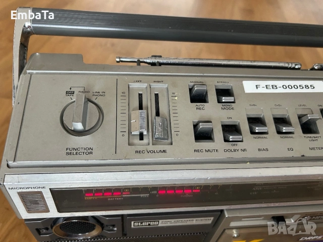 Hitachi TRK 8190E радио касетофон, снимка 2 - Радиокасетофони, транзистори - 53561153