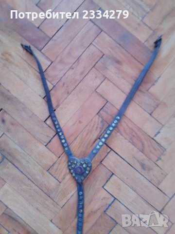 Конска нагръдна украса,стара изработена ръчно от сарач., снимка 2 - Антикварни и старинни предмети - 38490372