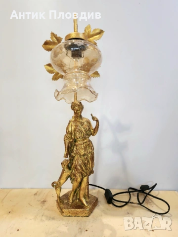 Декоративна настолна лампа с женска фигура, снимка 2 - Настолни лампи - 53108330