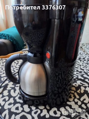 Продавам кафе машина с термокана, капацитет 7 кафета