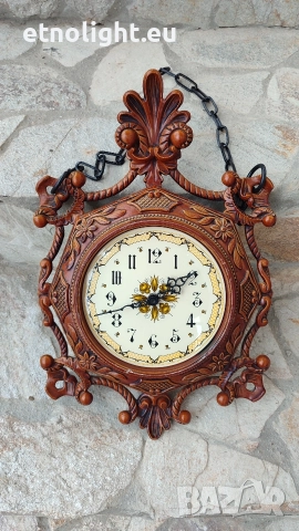 Винтидж стенен часовник с красиви орнаменти и циферблат, със синджири , снимка 2 - Декорация за дома - 52805862