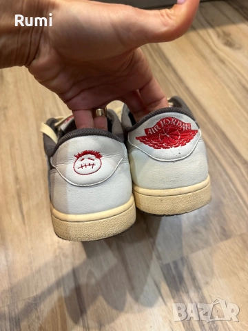 Оригинални кожени кецове Jordan 1 Low Travis Scott! 47,5 н, снимка 10 - Маратонки - 52306381