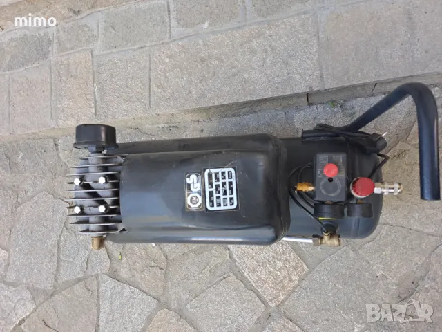 Продавам  . немски  компресор   8 атм., снимка 3 - Други машини и части - 33939435