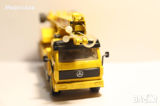 1/55 SIKU KAМИОН КРАН MERCEDES FAUN КОЛИЧКА МОДЕЛ, снимка 4 - Колекции - 52892930