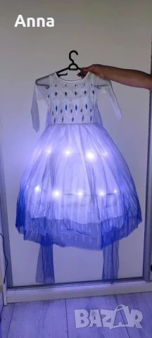 СВЕТЕЩА РОКЛЯ НА ЕЛЗА ОТ ФРОУЗЪН , снимка 2 - Детски рокли и поли - 51363201
