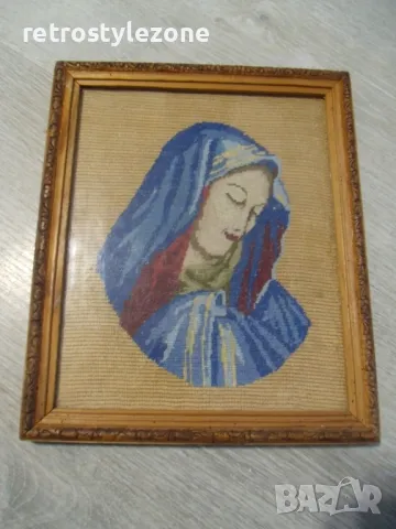 № 7825 стар гоблен - Мадона  - с рамка  - размер 26 / 21,5 см  - рамка от дърво с орнаменти, снимка 2 - Други ценни предмети - 48649789