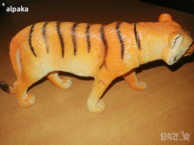Продавам статуетка пластика на тигър, снимка 3 - Декорация за дома - 43855454