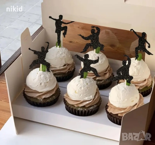 12 бр Карате Бойни изкуства кунг фу пози картонени топери топер украса мъфини кексчета торта декор, снимка 2 - Други - 53215646