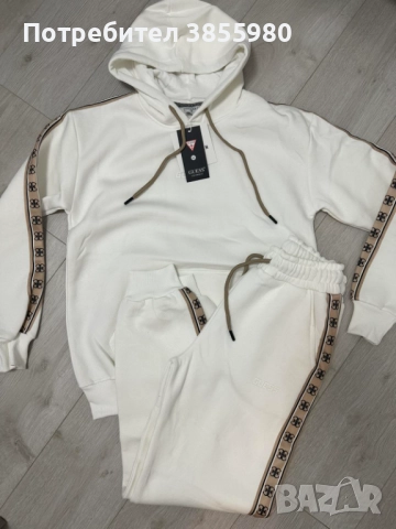 Дамски ватирани комплекти GUESS, снимка 2 - Спортни екипи - 52220068