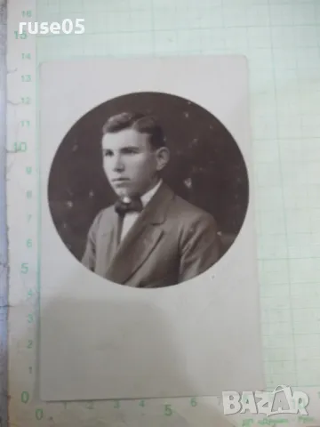 Снимка стара на млад господин за спомен на приятелката си