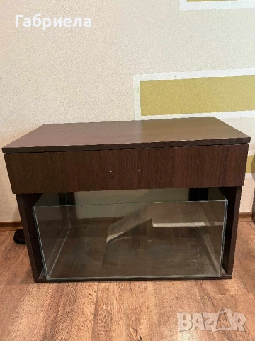 Продавам шкаф с място за аквариум или витрина