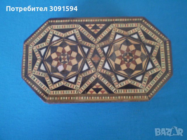 дървена кутия за дрънкулки облепена със сламки и седеф , снимка 2 - Антикварни и старинни предмети - 38329573