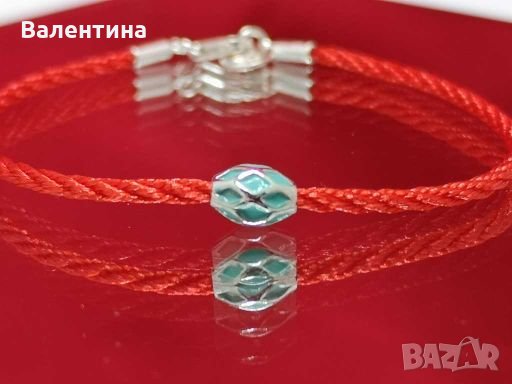  Дамска гривна от червена корда със 925 сребърни елементи и сребърно мънисто със син емайл, снимка 3 - Гривни - 28024701