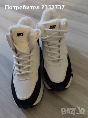 Дамски маратонки Найк, снимка 3 - Маратонки - 49457851