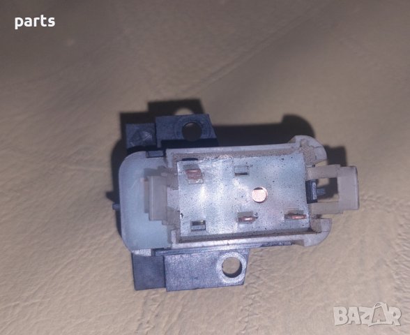 Бутон Заключване Гранд Чероки - Jeep Grand Cherokee ZJ - 56006224 N, снимка 2 - Части - 40810261