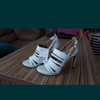 НОВИ  дамски елегантни обувки с етикет, снимка 1 - Дамски обувки на ток - 33646050