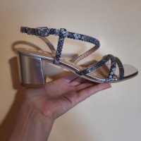 Дам.сандали-"GIOSEPPO"/изк.кожа/,№39 -цвят-сребрист. Закупени от Италия., снимка 4 - Сандали - 33150412