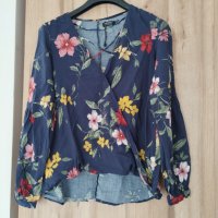 BERSHKA блуза на цветя , снимка 1 - Ризи - 43672198