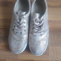 Златисти обувки естествена кожа, снимка 2 - Дамски обувки на ток - 40611819