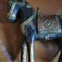 Дървен кон с меден обков, снимка 3 - Антикварни и старинни предмети - 36686201