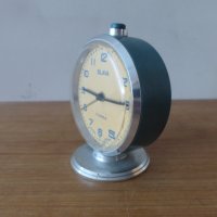 Будилник часовник Слава тъмно зелен , снимка 1 - Антикварни и старинни предмети - 43136176