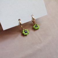 Дамски обеци в златист цвят с висулки цветя от мъниста в зелен и лилав цвят, снимка 8 - Обеци - 43838951