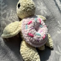 Ръчно плетена играчка костенурка-поничка, снимка 3 - Плюшени играчки - 43203064
