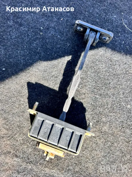 Ограничител врата предна дясна  за Мерцедес CLS. W219. 2004-2010г, снимка 1