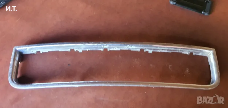 Audi S4 B6 хром държача на централната решетка между халогените., снимка 1