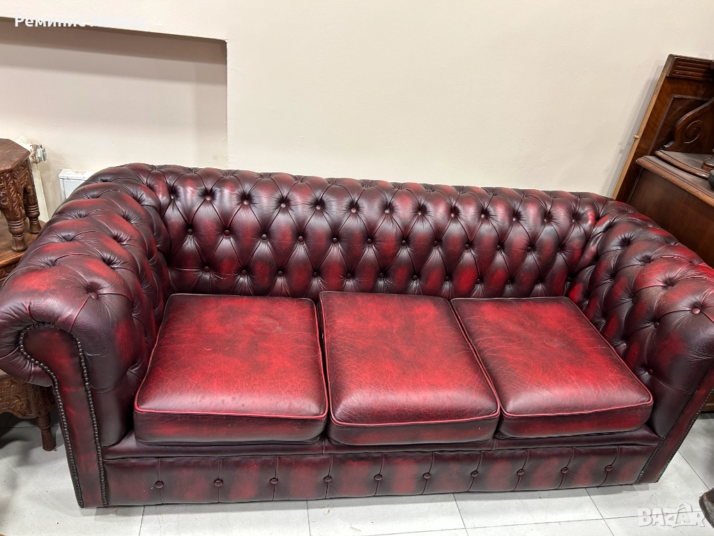 Табуретка, фотьойл и троен диван Chesterfield Oxblood., снимка 1