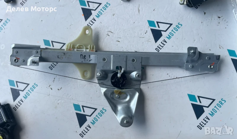 Преден ляв стъклоповдигач 807217664R Dacia Duster 2 1.3 TCe двигател H5H494, 4x4, 150 кс., 6 ск., снимка 1