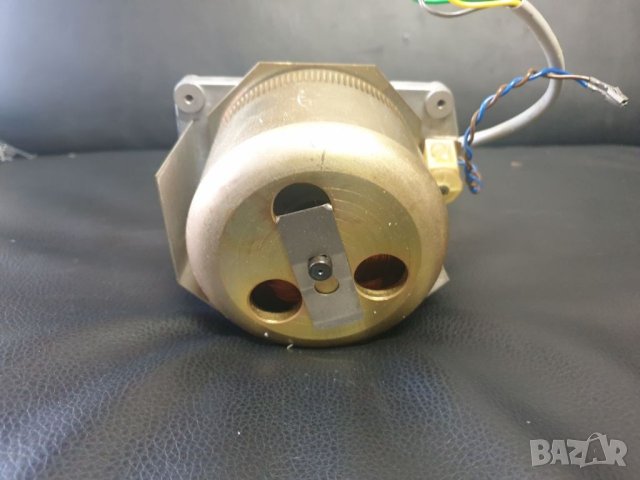 Capstan мотор за ролков магнетофон Revox A77 9.5 и 19 оборота. С датчик за оборотите., снимка 2 - Декове - 40459716