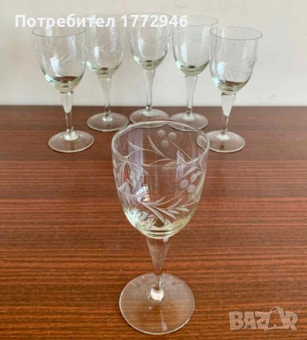 Кристални гравирани чаши на столче, снимка 4 - Чаши - 37487263