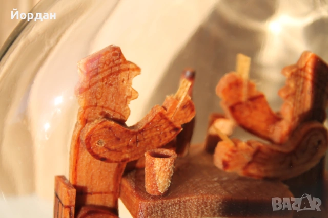 Стъклено шише за алкохол с дървени фигурки , снимка 8 - Други ценни предмети - 53564925