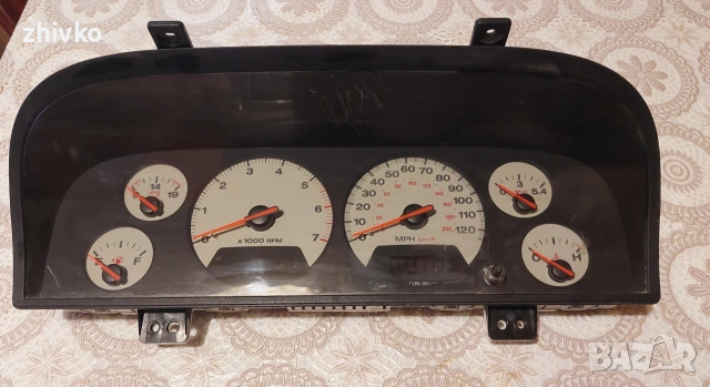 продавам бял километраж за  jeep  gran cherokee wj