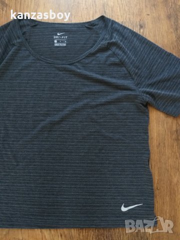 Nike - страхотна дамска тениска, снимка 2 - Тениски - 33453381
