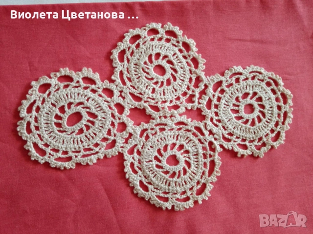 Ръчно плетена на една кука салфетка