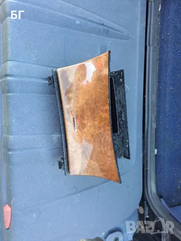 Пепелник махагон за Мерцедес Е класа W 211, снимка 2 - Части - 47780820